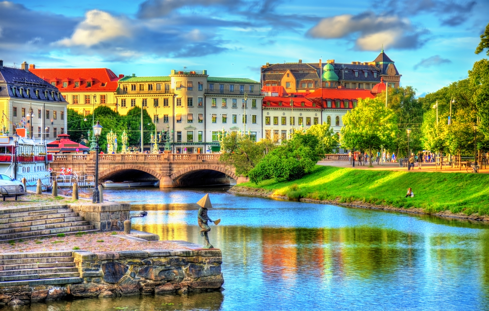 Άποψη του καναλιού στην ιστορική πόλη του Γκέτεμποργκ κατά τη συνολική καλύτερη στιγμή για να επισκεφθείτε τη Σουηδία