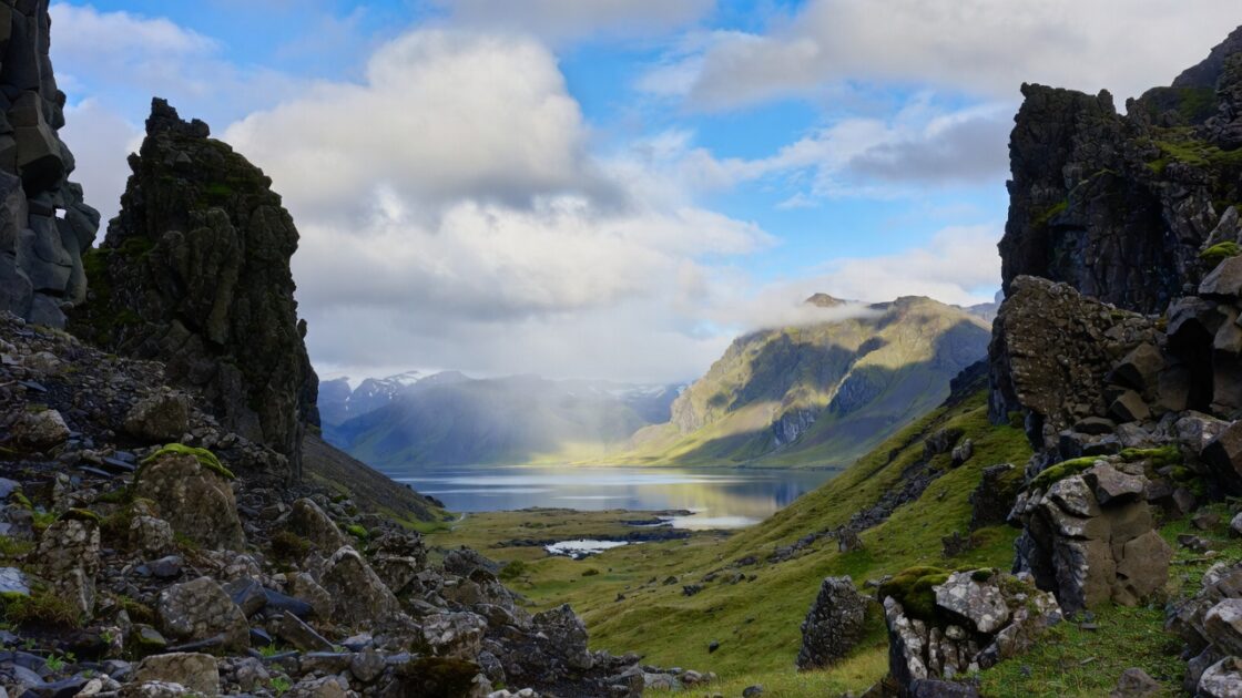 10 εκπληκτικά εθνικά πάρκα και φυσικά καταφύγια στην Ισλανδία 4 Vatnsfjordur