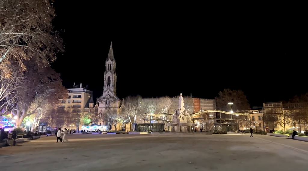 26 Καλύτερα Μέρη για να Επισκεφθείτε στη Γαλλία 3 Νιμ