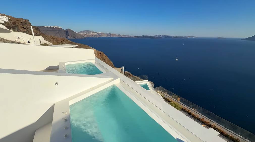 Οι καλύτερες παραλίες στην Ελλάδα: από λευκές λιμνοθάλασσες έως άγριες ακτές 1 Σαντορίνη