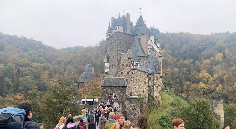 25 Καλύτερα Μέρη για να Επισκεφθείτε στη Γερμανία 4 Κάστρο Ελτζ