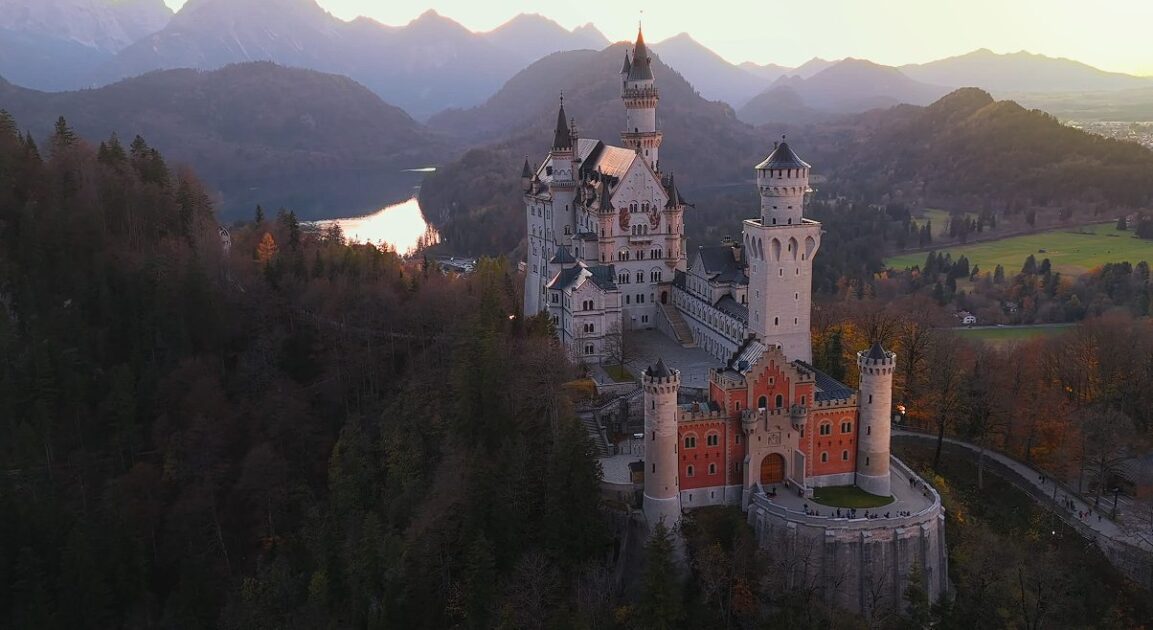 Neuschwanstein: Το Ονειρικό Κάστρο της Βαυαρίας – Ο Απόλυτος Οδηγός σου 6 Neuschwanstein