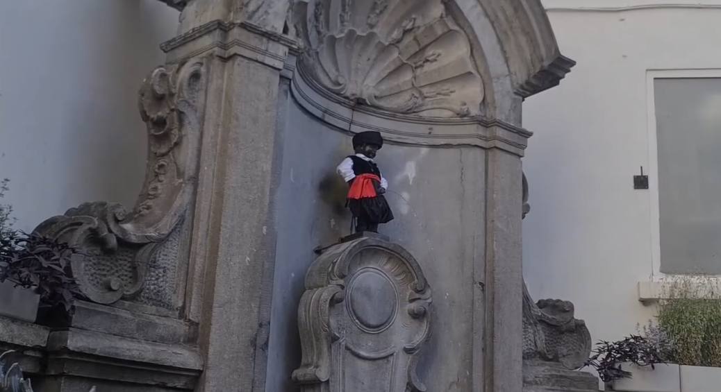 10 αξιοθέατα και εμβληματικά σημεία στις Βρυξέλλες που πρέπει οπωσδήποτε να δείτε 3 Manneken Pis