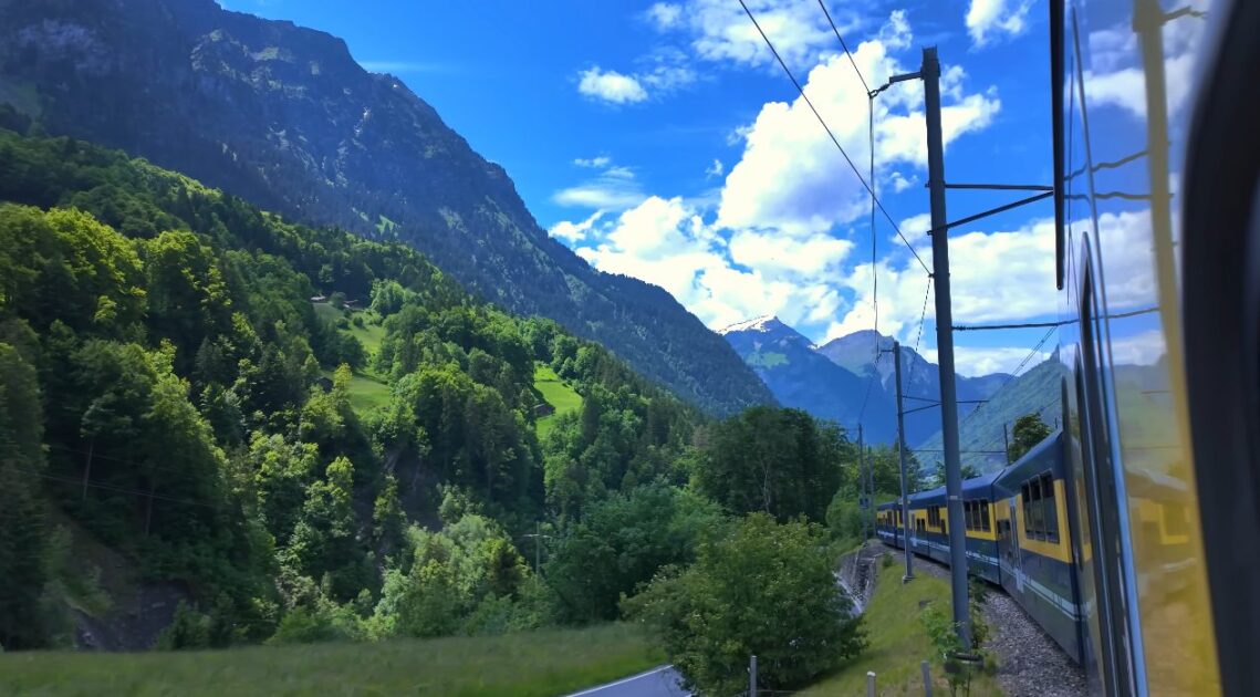 Πώς να πάρετε το τρένο στην Ελβετία: Ένας οδηγός βήμα προς βήμα! 1 trains in Switzerland