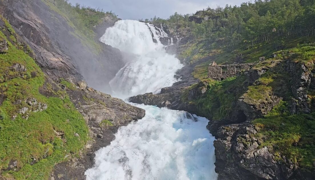 Καταρράκτες, Φιόρδ και Παραμύθια: Μια περιήγηση με πούλμαν στη Σκανδιναβία 5 Kjosfossen Waterfall 4k