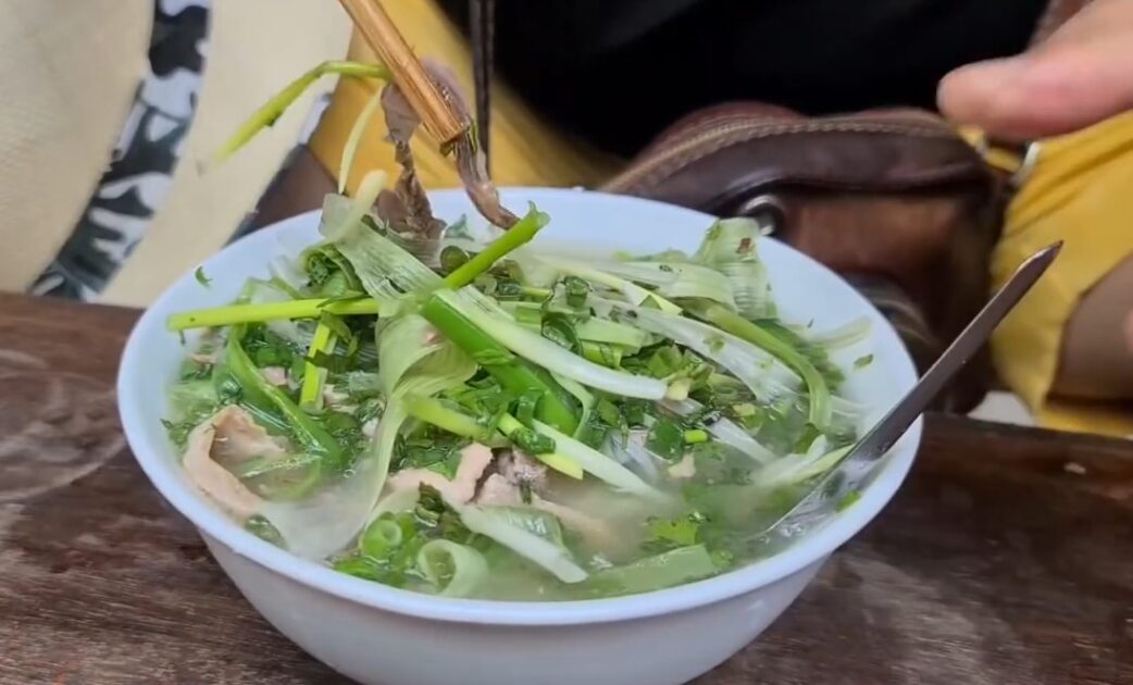 2 ημέρες στο Ανόι: Ναοί, Οδός Τρένου και το καλύτερο Pho 6 το Pho Bat Dan