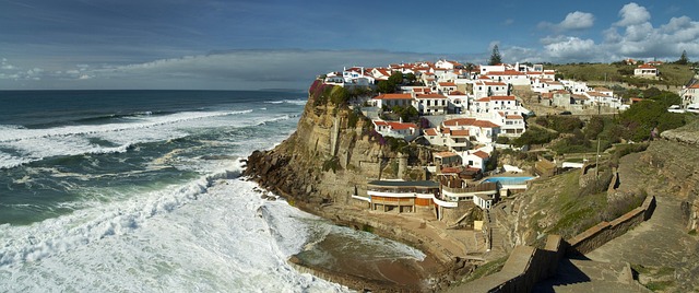 17 Χωριά σε Γκρεμούς με Εντυπωσιακές Θέες 6 Azenhas do Mar Πορτογαλία ατλαντικός γκρεμός