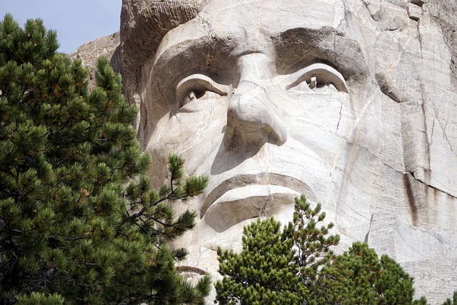 Mount Rushmore τη νύχτα: Φωτισμός, μονοπάτι και ιστορία 9 Το Mount Rushmore στους Black Hills