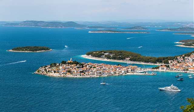 Οδηγός επισκέπτη για την Korčula της Κροατίας 3 Παραθαλάσσια δαλματική πόλη και λιμάνι