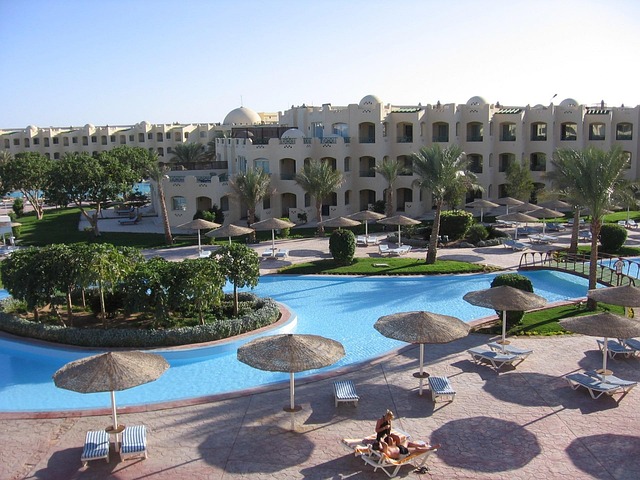 Διαμονή σε all-inclusive θέρετρο στο Hurghada της Αιγύπτου 4 Πισίνα ξενοδοχειακού θέρετρου στο Hurghada της Αιγύπτου
