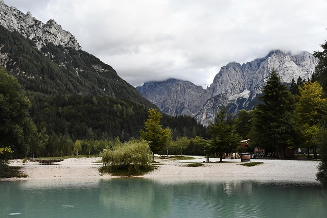 Πώς να Επισκεφθείς τις Λίμνες Fusine (Laghi di Fusine) στην Ιταλία 7 Λίμνη Jasna Σλοβενία