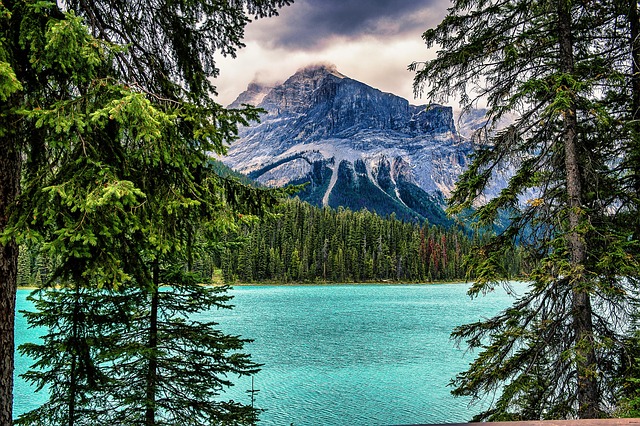 Πώς να Επισκεφθείς τις Λίμνες Fusine (Laghi di Fusine) στην Ιταλία 4 Κάτω Λίμνη Fusine Ιταλία - σμαραγδένια