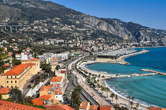 Γαλλία, Ιταλία και Μονακό σε μία μέρα με τρένο 3 Η γραφική πόλη Μεντόν στη Γαλλική Ριβιέρα