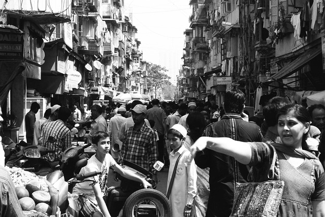 Dharavi: μια ξενάγηση σλαμ στη διάσημη παραγκούπολη της Μουμπάι 1 Γεμάτοι δρόμοι της Μουμπάι στην Ινδία