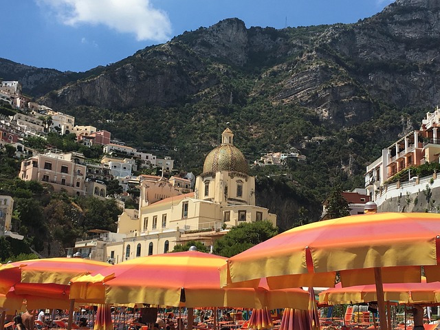 17 Χωριά σε Γκρεμούς με Εντυπωσιακές Θέες 11 Positano Ιταλία Αμάλφι γκρεμός