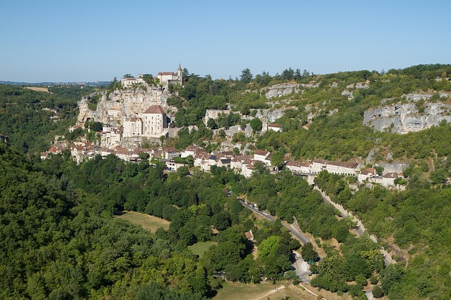 17 Χωριά σε Γκρεμούς με Εντυπωσιακές Θέες 17 Rocamadour Γαλλία προσκύνημα γκρεμός