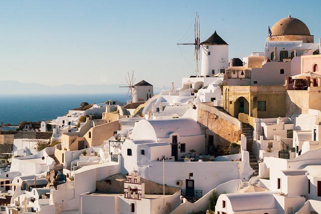 Τα Πιο Εμβληματικά Ηλιοβασιλέματα του Κόσμου: 6 Πόλεις, 4 Ήπειροι 14 Σαντορίνη Αιγαίο ιστιοπλοΐα
