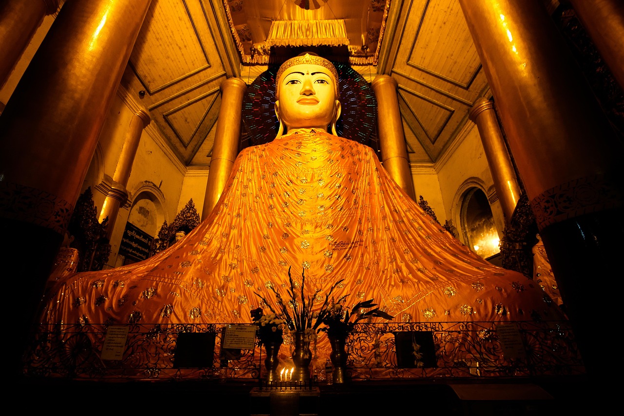10 Πιο Όμορφοι Βουδιστικοί Ναοί στον Κόσμο 7 Shwedagon Pagoda Μιανμάρ