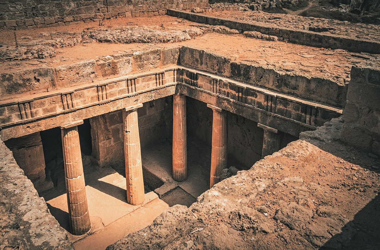 14 Λαξευμένοι Τάφοι και Ναοί σε όλο τον Κόσμο 3 Tomb of the Kings Κύπρος
