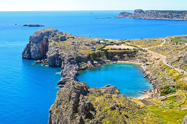Οι 15 Πιο Όμορφες Παραλίες της Ευρώπης: Κρυμμένα Παράκτια Διαμάντια 3 Παραλία Λίνδος Ελλάδα