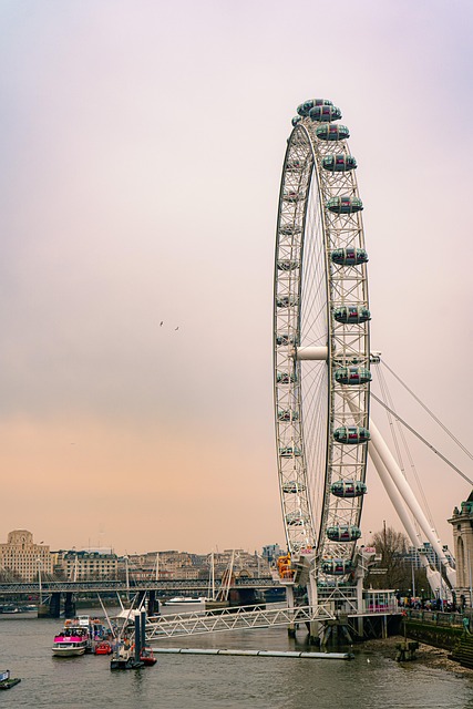 Κράτηση για το London Eye Afternoon Tea: Πώς είναι στην πραγματικότητα 4 Άποψη του Λονδίνου με τον ποταμό Τάμεση