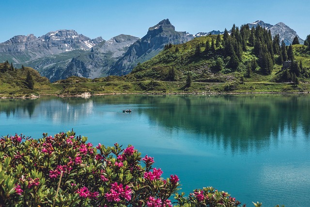 Πώς να Επισκεφθείς τις Λίμνες Fusine (Laghi di Fusine) στην Ιταλία 5 Άνω Λίμνη Fusine Ιταλία - αντανάκλαση