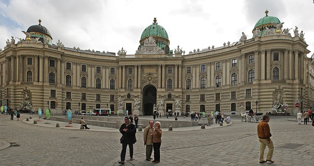 Schönbrunn Palace: Βραδινή Επίσκεψη ή Κανονική Ημέρα; Έκανα και τα Δύο 1 Παλάτι Βιέννης