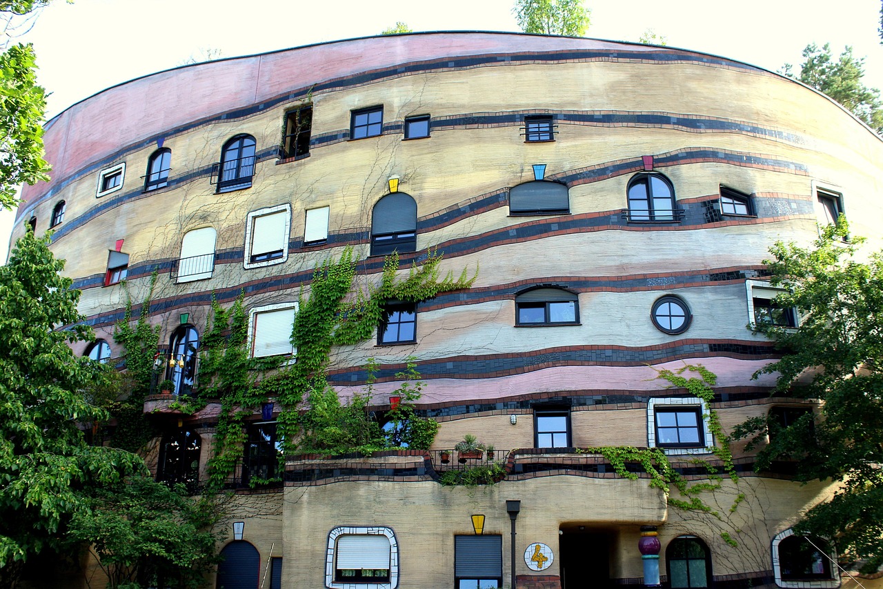 22 Από τα Πιο Ασυνήθιστα Κτίρια στον Κόσμο 6 Waldspirale Ντάρμστατ Γερμανία