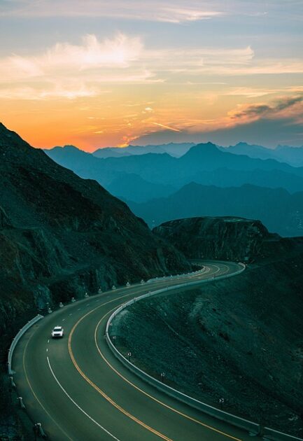 road trip αυτοκίνητο βουνά